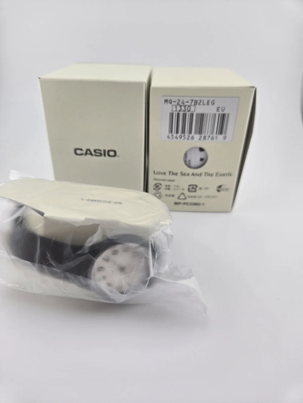 Casio MQ-24 Unisex Quartz Watch Black Resin Strap 34mm New 1330 Movement
